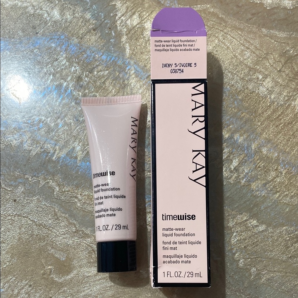 Mary Kay Ivory 5 Liquid Foundation Matte-Wear Combin to Oily Skin / New in Box